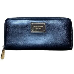 Michael Kors Leather Wallet in Black With Gold